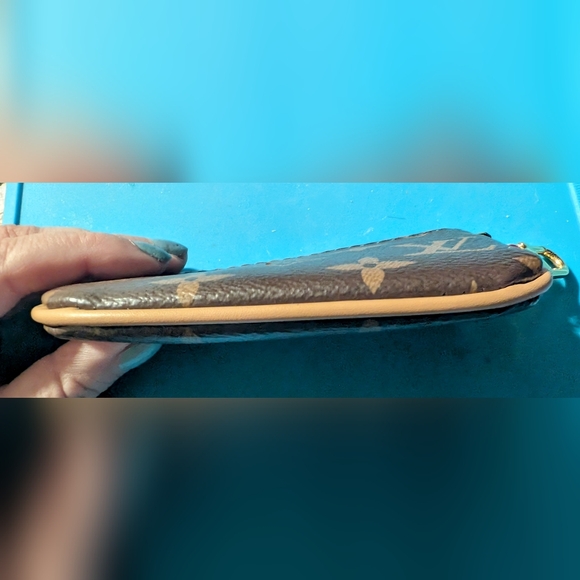 Louis Vuitton Monogram Key Pouch - Picture 5 of 8